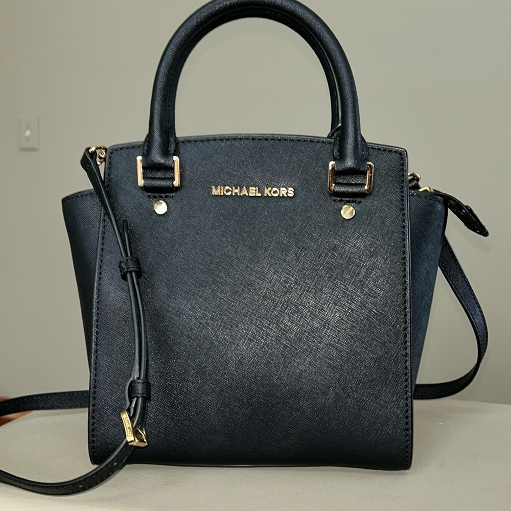 MICHAEL KORS SELMA LARGE MESSENGER GENUINE LEATHER BLACK GOLD HARDWARE